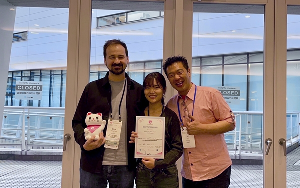 (왼쪽부터) 카네기 멜런대 크리스 도너휴 교수, 전기및전자공학부 김예원 박사과정, 이성주 교수