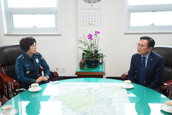김석필 천안시장 권한대행 서북경찰서 방문 모습