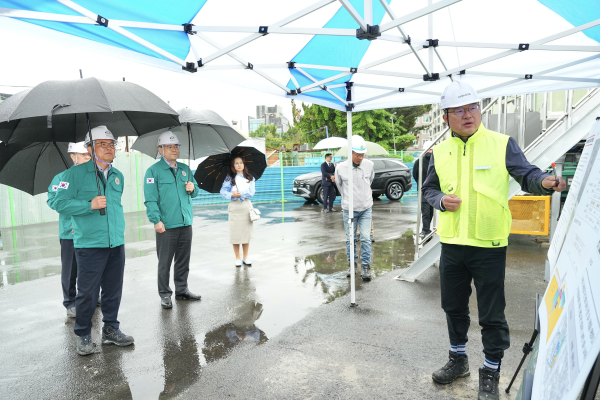 김석필 권한대행이 봉명 자연재해 위험개선지구 현장 방문 모습