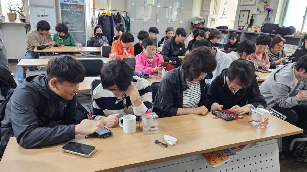 지난 8일 어버이날을 맞아 지역 어르신들을 위한 사랑 나눔 봉사활동 진행 모습