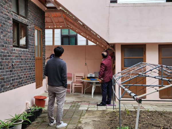 소규모 노후 건축물을 대상으로 점검을 시행하고 있다.