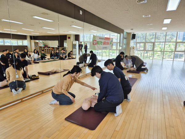 배방북수·공수스포츠센터,직원대상 심폐소생술 교육 진행 모습