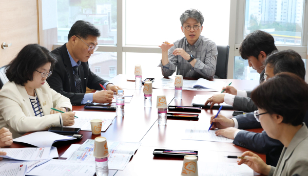 조성직 부구청장이 현안점검 회의 진행하는 모습