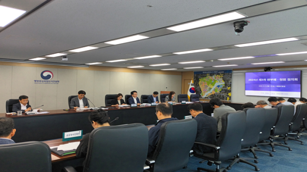 김형렬 청장(왼쪽 두 번째)이 2024년 제3차 ‘반부패‧청렴 협의회’ 회의를 주재하고 있다(’24.8.5)