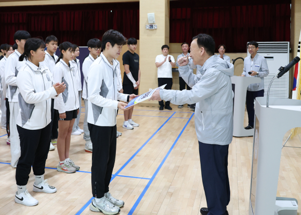 제54회 전국소년체육대회 대표선수 격려하는 설동호 교육감