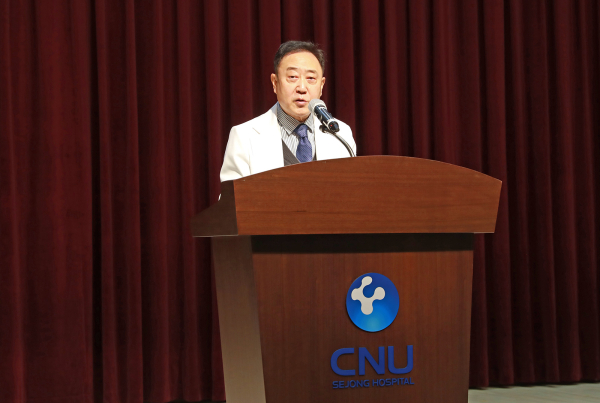 세종충남대병원 2024년도 시무식에서 권계철 원장 인사말 모습