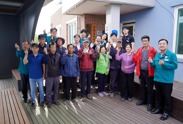 지난 14일, 이완섭 서산시장이 섬 지역 사업 추진 현장을 방문해 추진 현황 점검 단체사진(고파도)