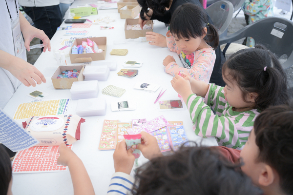 15일, 한솔동 한글사랑거리에서 제628돌 세종대왕 나신 날 행사 개최 모습