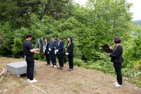김돈곤 청양군수, 광복 80주년 맞아 독립유공자 묘소 참배