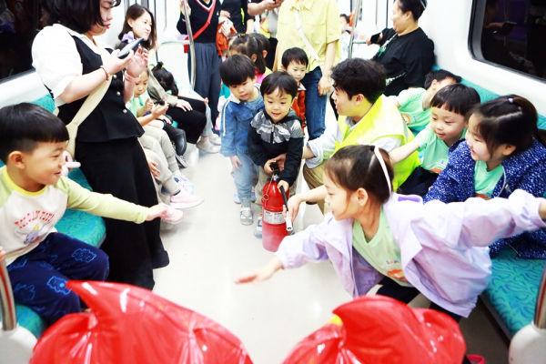 15일, 판암역에서 대전동구 판암사회복지관 행복어린이집 어린이 등 대상으로 2025년 상반기 시민안전체험열차 행사 진행