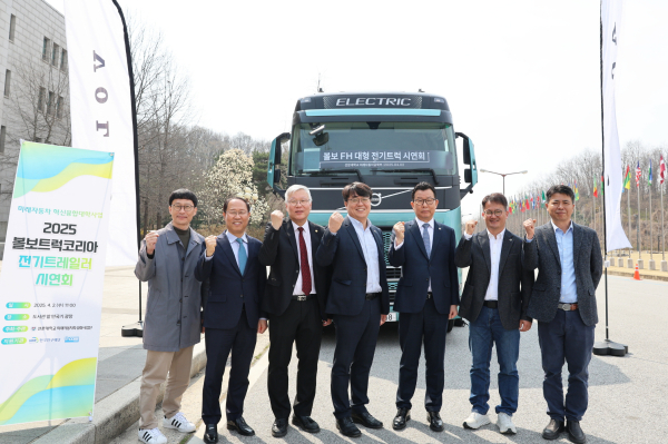 볼보트럭코리아 전기트레일러를 선문대에서 주행 시연을 했다