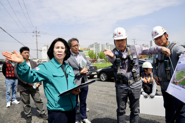 천안시의회 의장, 관내 현장방문 통해 민생현안 점검 모습