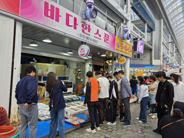 전통시장‘장보go(고) 배우場(장)’체험 진행 모습