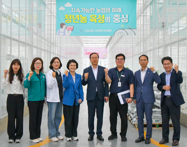 전남 고흥 스마트팜 혁신밸리 방문 현장 * 한국농수산식품유통공사 전종화 상임감사(우측 4번째)