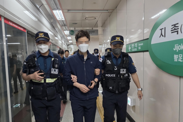 지난 21일, 대전도시철도 1호선 지족역에서 대전유성경찰서와 함께 범죄로부터 안전한 도시철도 환경 조성을 위한 합동 대응 훈련 실시 모습