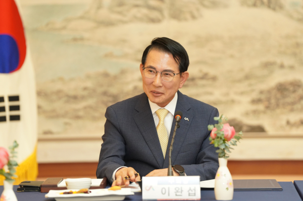 22일 열린 민선8기 3차년도 제5차 충남시장군수협의회에서 발언하는 이완섭 시장