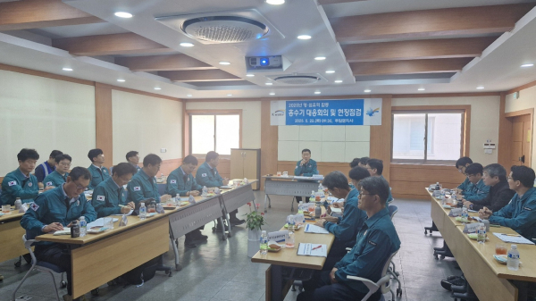 22일, 주암댐지사 회의실에서 홍수 대응 회의가 진행되고 있다.(사진 가운데 장병훈 한국수자원공사 수자원환경부문장)