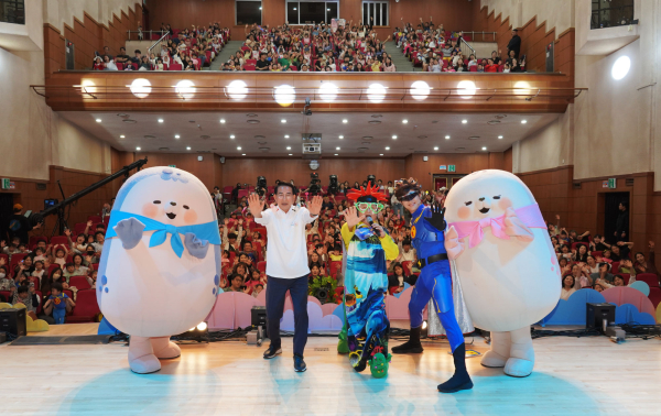 가티, 오슈와 함께하는 EBS ‘모여라 딩동댕’ 공연 사진