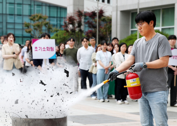 지난 22일 서구청 광장에서 열린 소방 안전 및 재난 대응 교육 장면