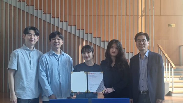 (왼쪽부터) 김대범 박사과정(팀장), 이승재 박사과정, 장서연 박사과정, 공제이 석사과정, 명현 교수