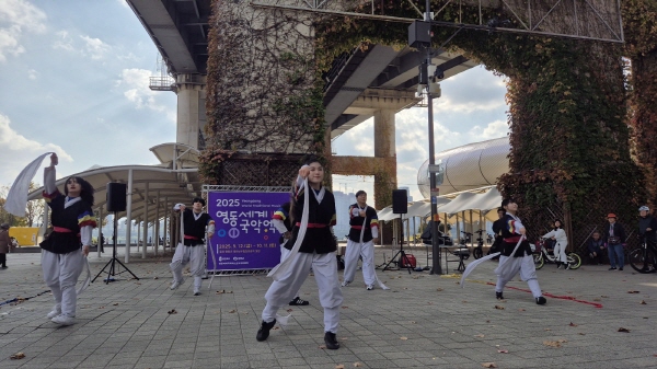 라스트릿크루 버스킹 공연 모습