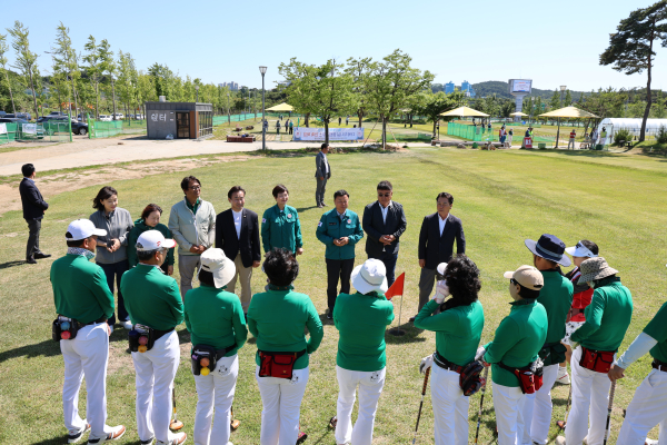당진시의회, 제77회 충남도민체전 출전 당진시 선수단 격려 방문 모습
