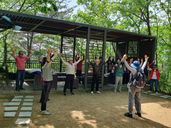'회기형 숲체험교육사업' 프로그램 진행 모습