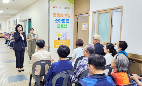 김인식 대전시사회서비스원장이 ‘맞춤형 건강 스마트존’ 공개 행사에서 인사말을 하고 있다.