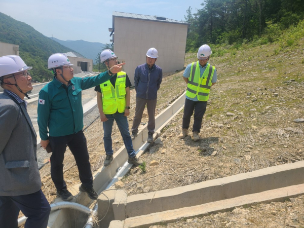 지난 10일 황성태부원장은 대운산치유의숲을 방문하여 숲길 내 토사유실 등이 발생할 우려가 있는 재난 취약지를 점검했다.
