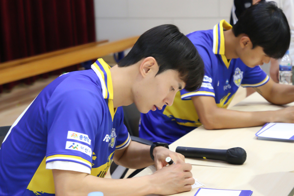 충남아산FC, 아산 세교초서 비타민 스쿨 운영 모습