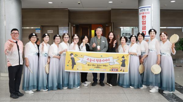 천안시에서 열린 제77회 충남도민체전에 참가한 태안군 선수단 단체사진