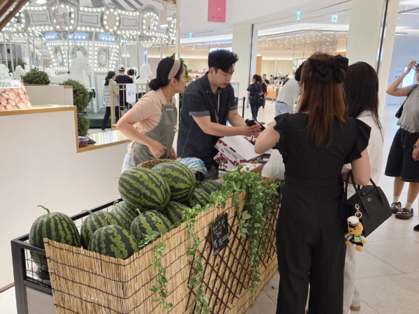 지난 13일부터 15일까지 현대프리미엄 아울렛 대전점에서 열린 로컬푸드 판촉행사 모습