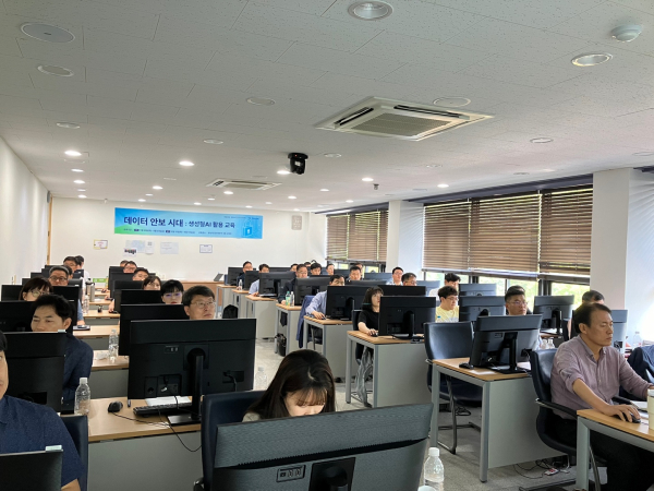 육군교육사령부 대상 AI·데이터 교육 진행 모습