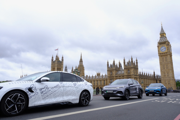 2023 런던-파리 EV 랠리 행사 장면