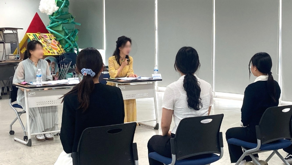 배재대 학생들이 현직 면접관과 모의면접을 하고 있다.