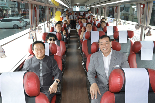 19일 유구터미널에서 개통식 후 시승식 모습