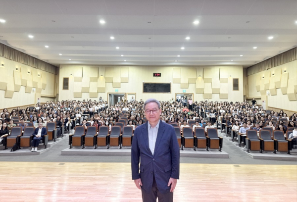 정호승 시인의 강연 콘서트 기념사진