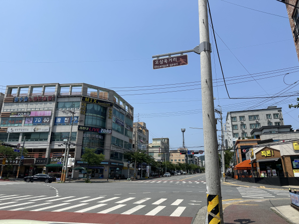 오상욱거리 전경 (용운동 대학로 900m 구간 명예도로 지정)