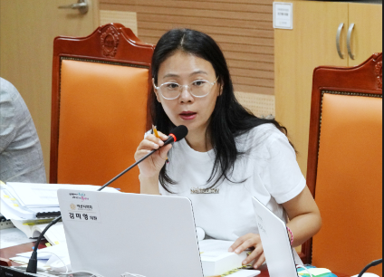 김미영 의원이 제259회 아산시의회 행정사무감사에서 질의하고 있다.