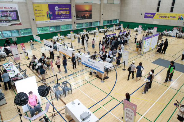2025년 여성 맞춤형 취업박람회 개최 현장 모습