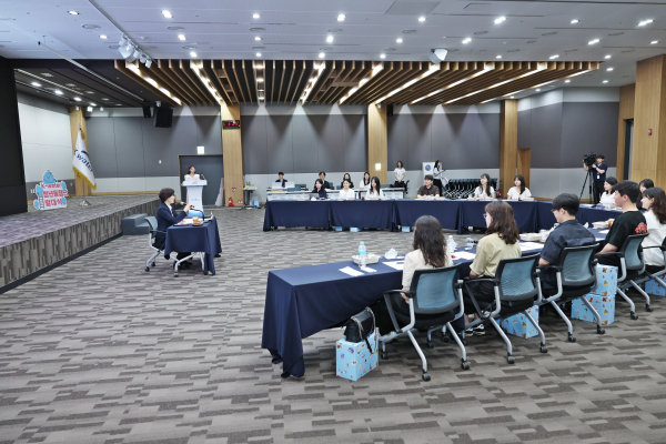 지난 19일 대전 본사에서 미래 세대와 임원진이 함께하는 소통의 시간이 진행되고 있다.(사진 왼쪽 한국수자원공사 구자영 기획부문장)