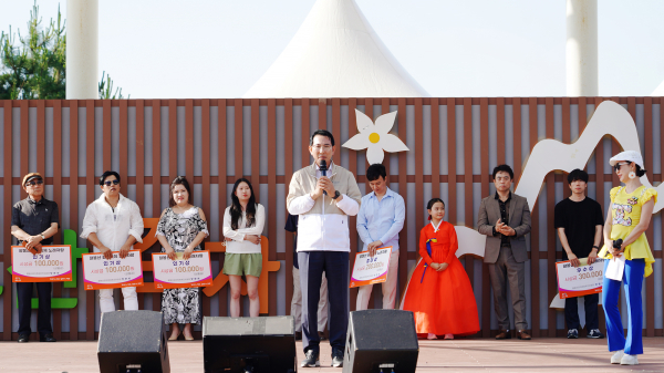 지난 22일까지 팔봉면 어울림마당 일원에서 진행된 제24회 팔봉산 감자축제 진행 모습