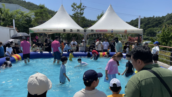 지난 22일까지 팔봉면 어울림마당 일원에서 진행된 제24회 팔봉산 감자축제 진행 모습