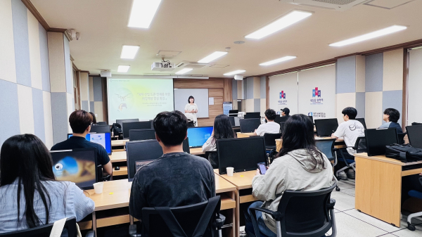 백석대 대학일자리플러스센터 강사가 지역 청년을 대상으로 강의를 진행하고 있다.