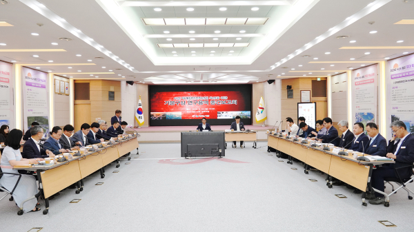 지난 23일 시청 대회의실에서 열린 서산시 미래첨단전략산업 육성을 위한 기본구상 연구 중간 보고회