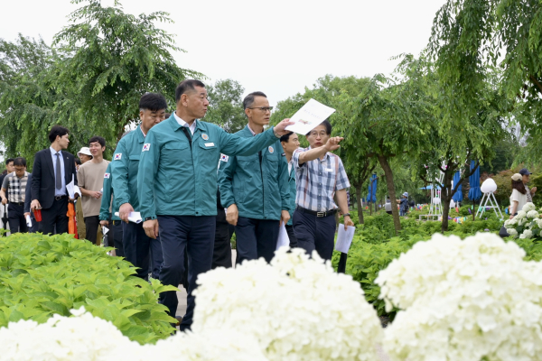 ‘제4회 공주 유구색동수국정원 꽃 축제’ 현장 점검 나선 최원철 시장