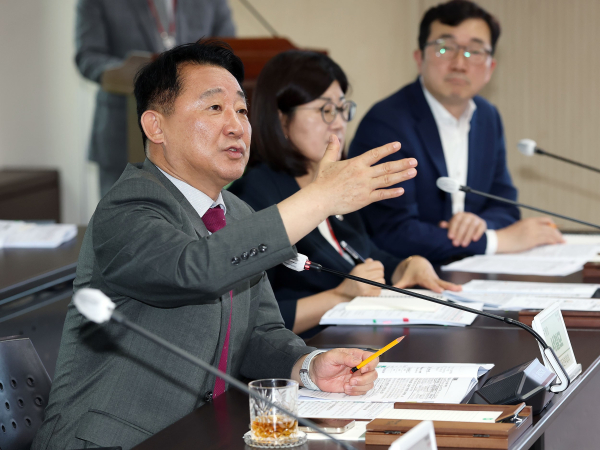 서철모 서구청장 주재 확대간부회의 장면