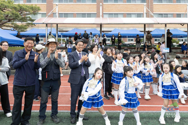 어린이날 행사에 참석한 김돈곤 청양군수의 모습