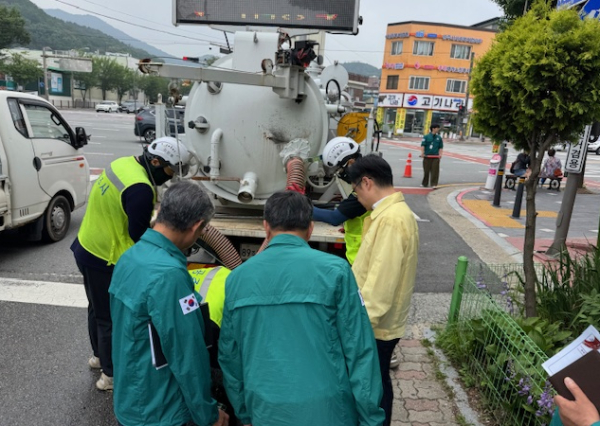 지난 27일 행정안전부가 실시한 침수피해지역 현장점검 모습