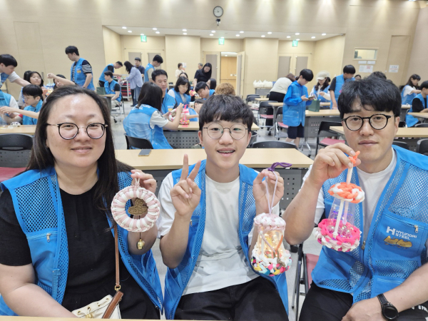 지난 28일 당진시종합복지타운 대강당에서 탄소중립 교육과 업사이클링 체험 활동을 마친 뒤 기념촬영